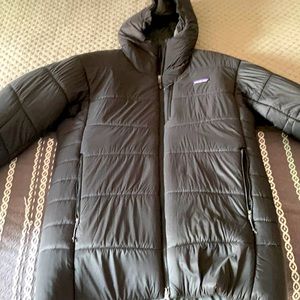 Men’s black Patagonia hyper puff jacket